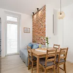 Charming In Perfect Location *