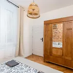 Charming In Perfect Location