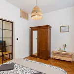 Charming In Perfect Location