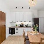 Charming In Perfect Location Apartmán *