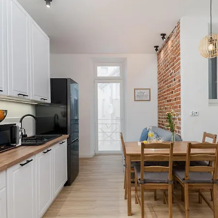 Charming In Perfect Location Apartment *