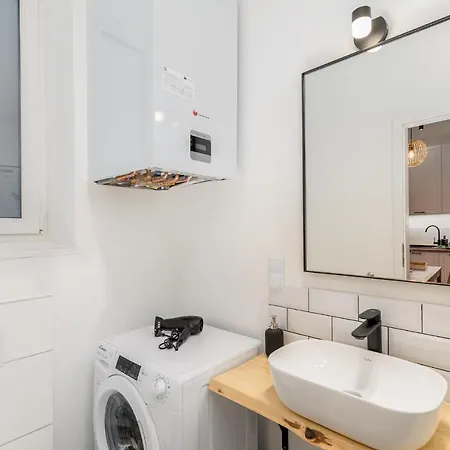 Charming In Perfect Location