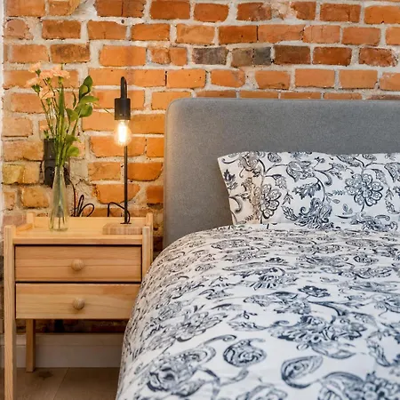 Charming In Perfect Location *